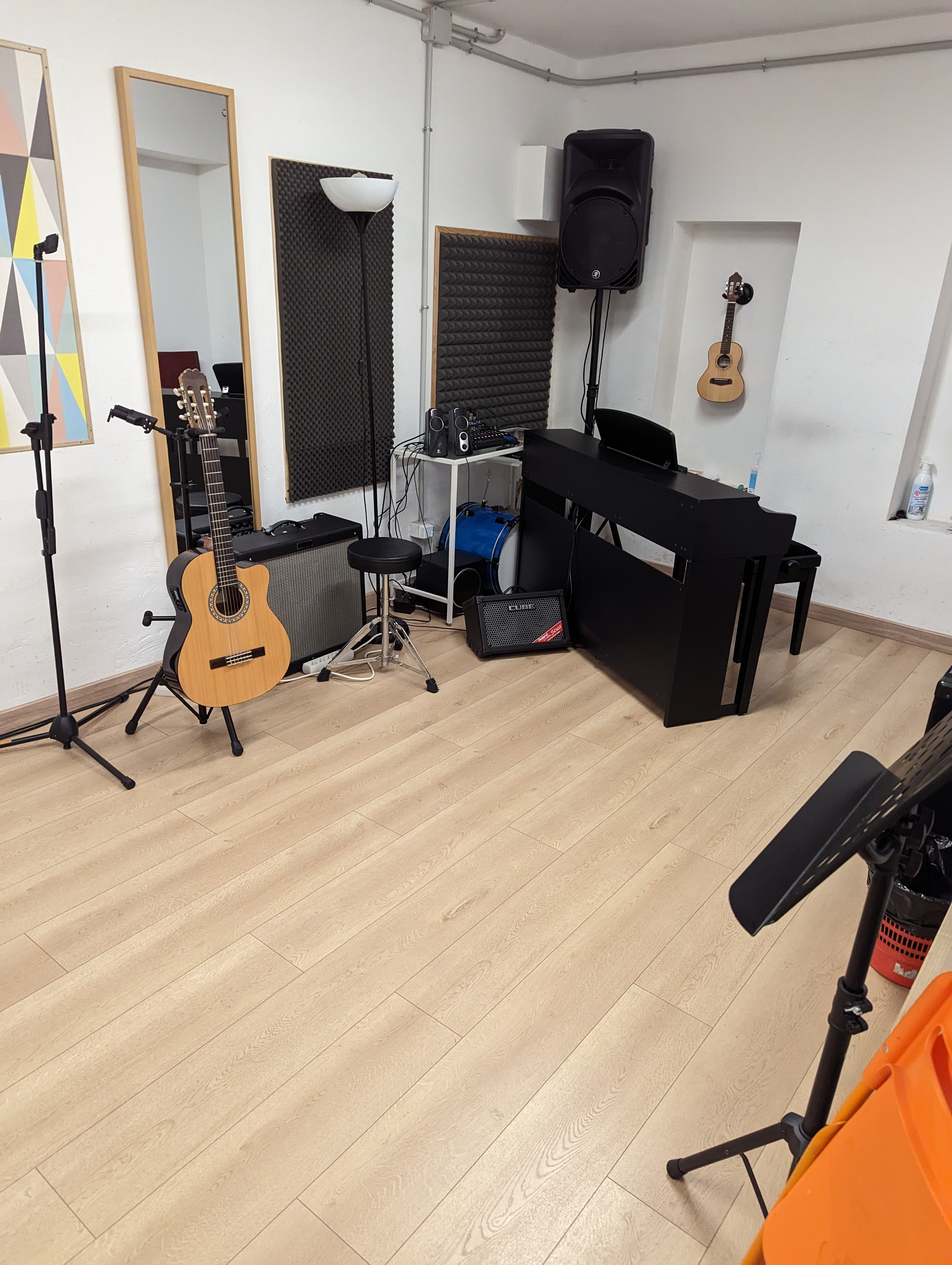 Guitar and amp setup in rehearsal room